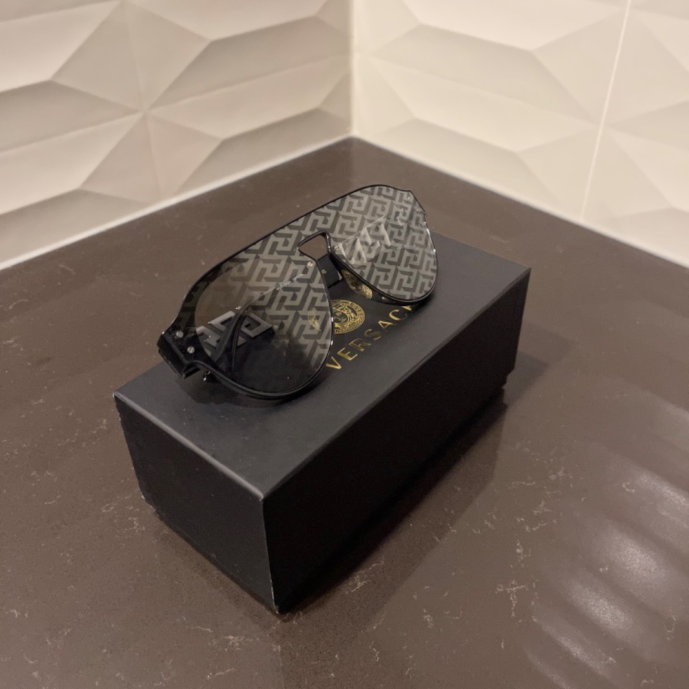 VERSACE LOGO MONOGRAM SUNGLASSES - Picture 4 of 14